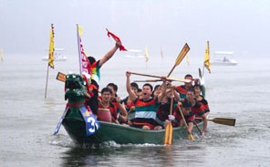China Transmission successfully held the 2013 dragon boat race by the Mochou Lake
