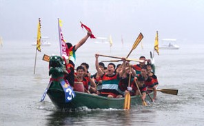 China Transmission successfully held the 2013 dragon boat race by the Mochou Lake