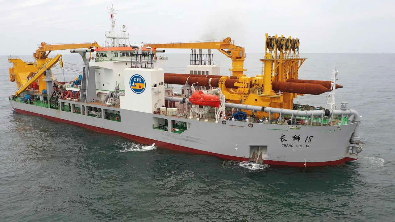 南京高精为长江大型自航绞吸挖泥船打包供货的推进系统试航成功